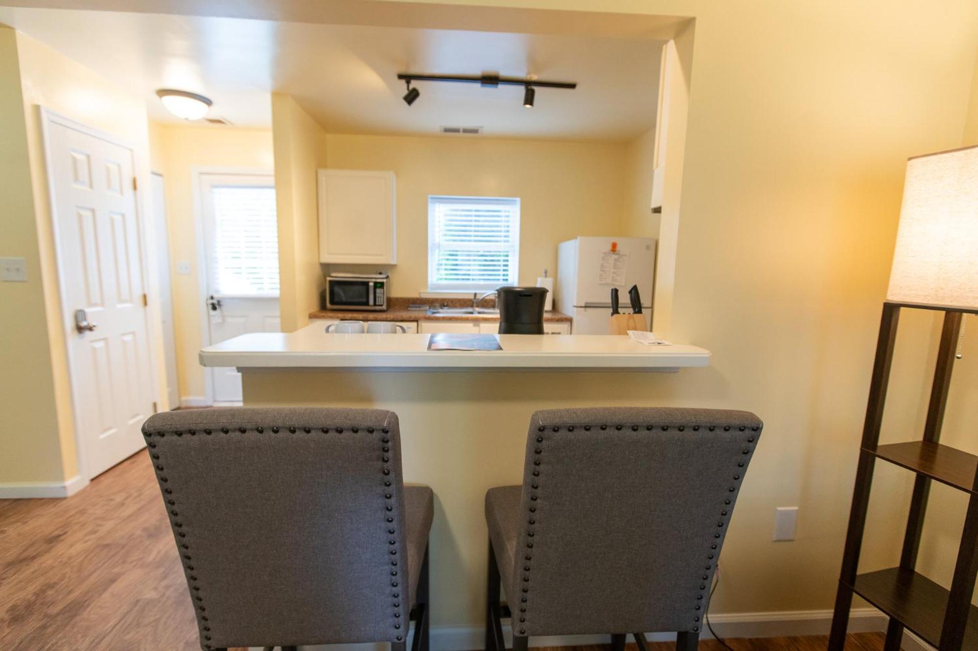 Howard'S Creek Inn White Sulphur Springs Bagian luar foto