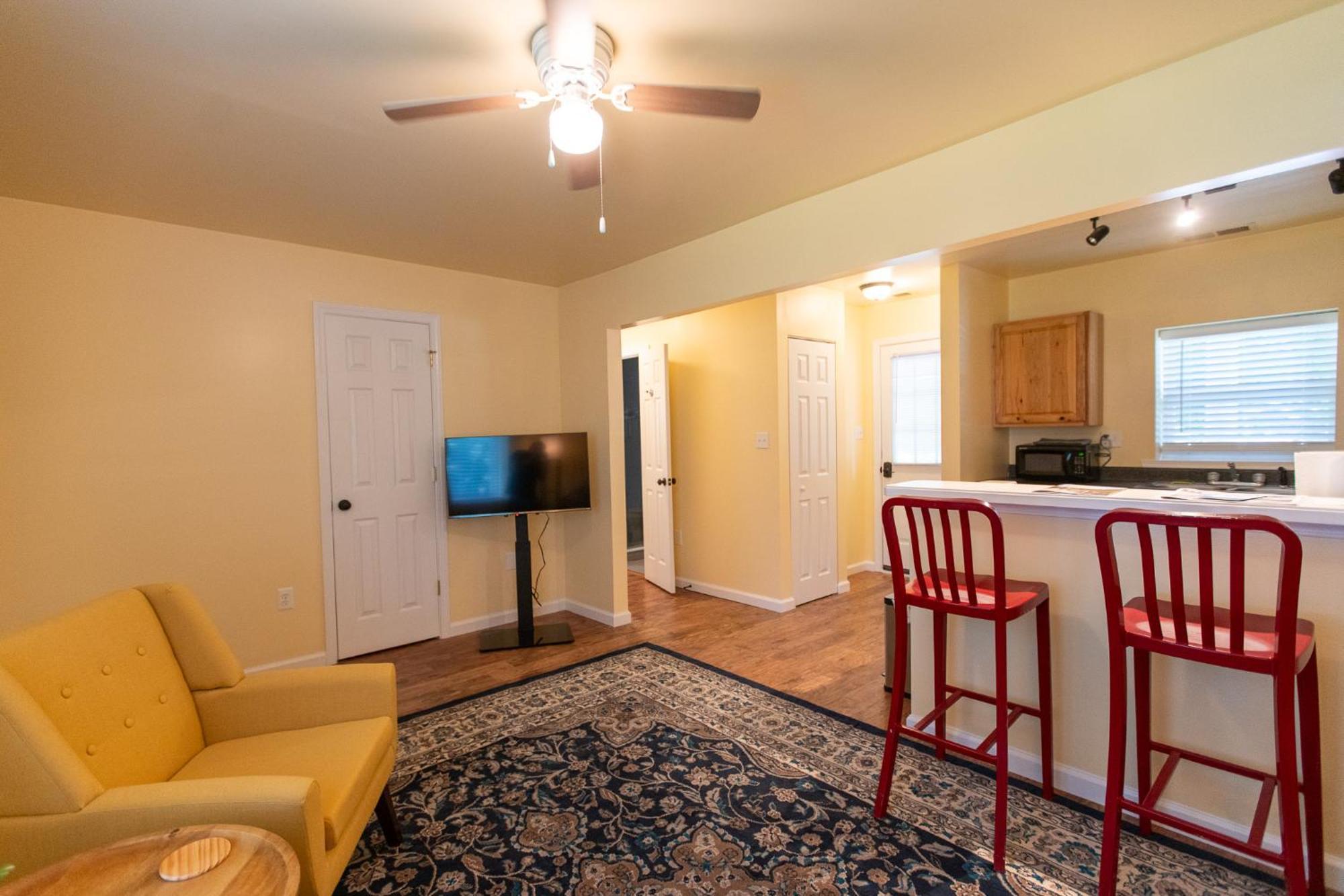 Howard'S Creek Inn White Sulphur Springs Bagian luar foto
