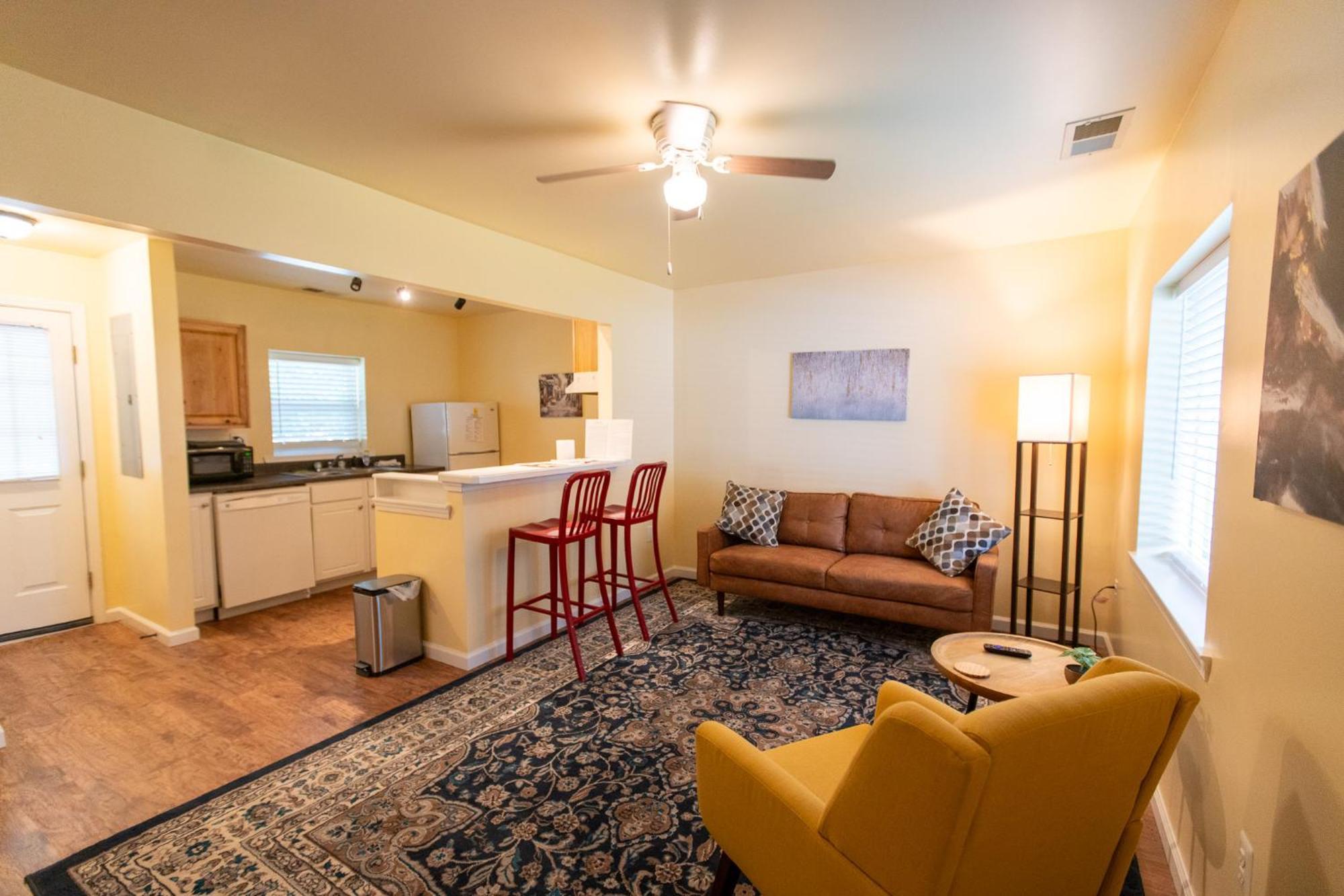 Howard'S Creek Inn White Sulphur Springs Bagian luar foto