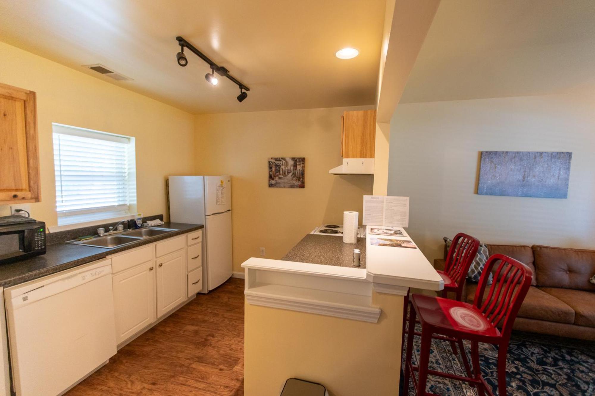 Howard'S Creek Inn White Sulphur Springs Bagian luar foto